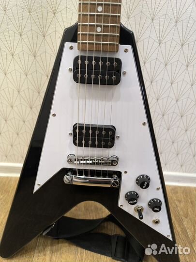 Электрогитара Caraya E235BK. Flying V