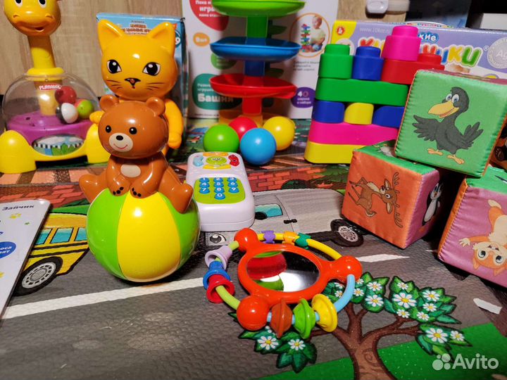 Развивающие игрушки для малышей пакетом