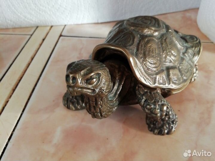 Бронзовая шкатулка