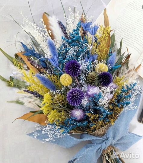 Букет из стабилизированных цветов и сухоцветов