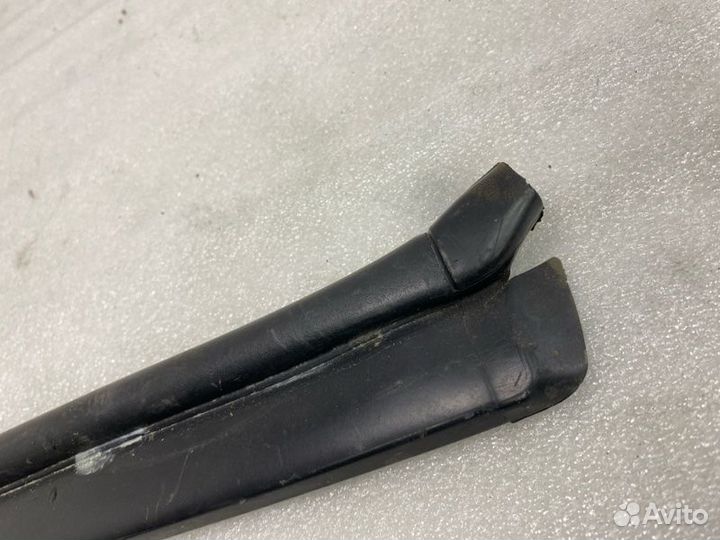 Уплотнитель капота Bmw 5 F10 2011