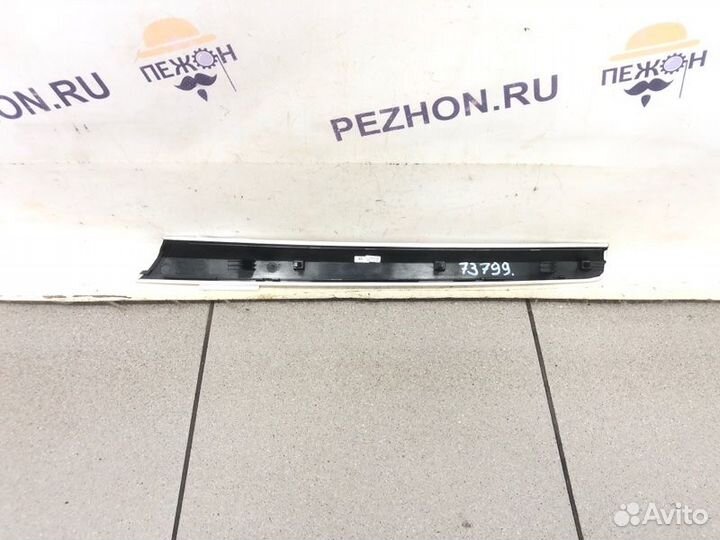 Накладка обшивки двери задняя правая Audi Q7