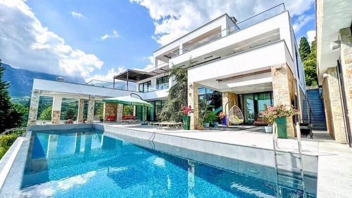 Дом 623 м² на участке 19 сот.