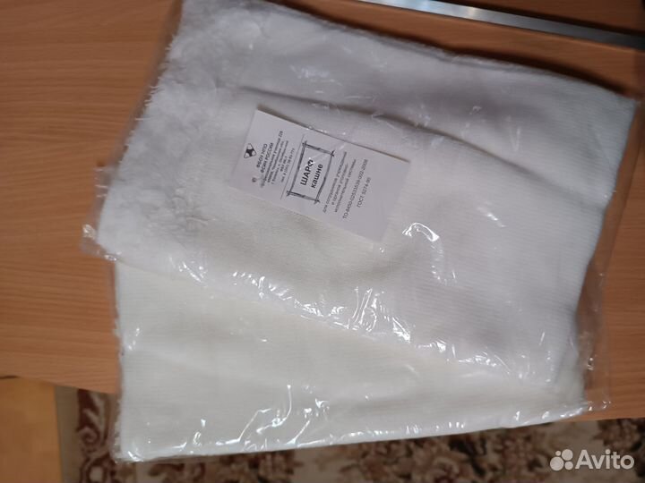 Шапка военная из овчины 56 р, кашне белое