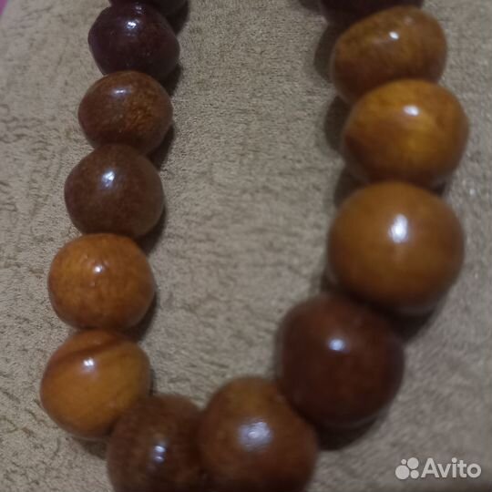Бусы из дерева