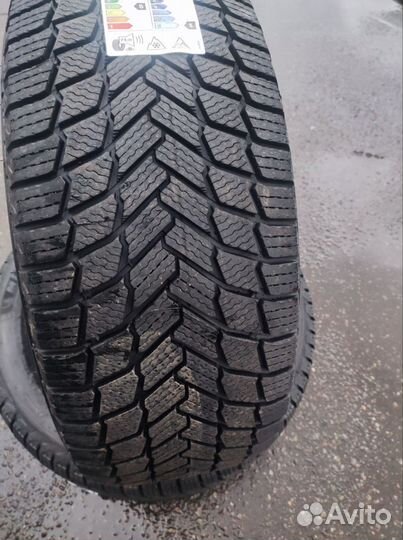 Michelin X-Ice Snow 245/40 R19 и 275/35 R19 100H