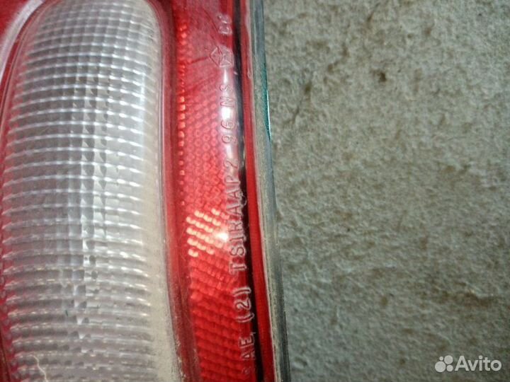 Задний фонарь левый задний левый Dodge Caravan