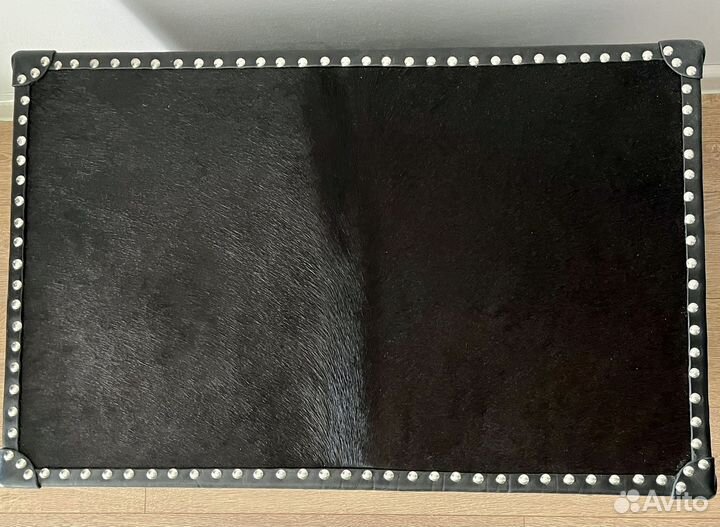 Большой сундук из натуральной кожи и меха