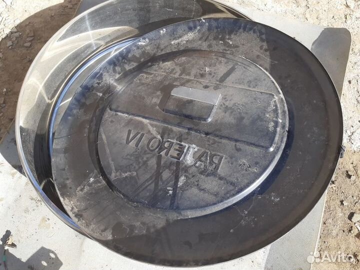 Кожух запасного колеса Mitsubishi Pajero 4