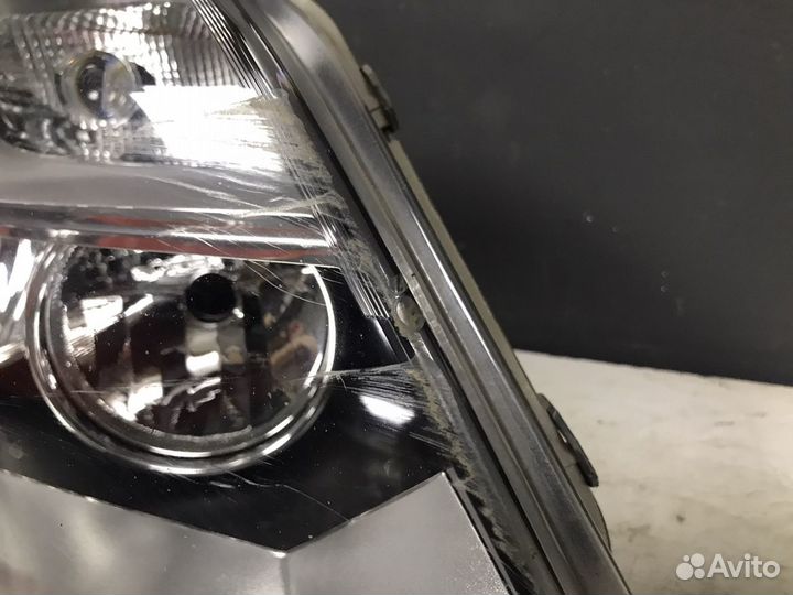 Фара правая Volkswagen Amarok