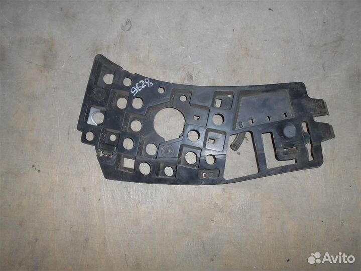 Кронштейн переднего бампера левый от Peugeot 3008