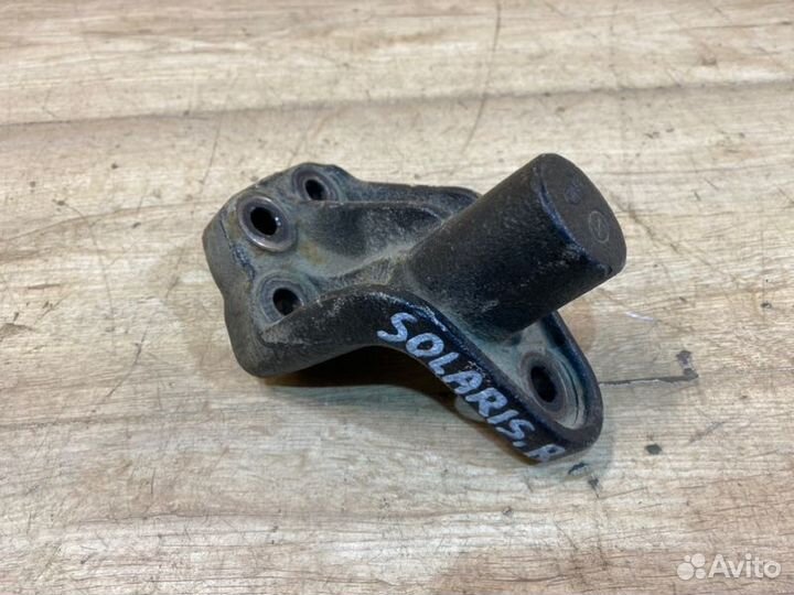 Кронштейн двигателя правый Hyundai Solaris sedan