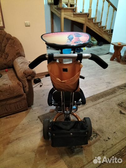 Детский трехколесный велосипед с ручкой