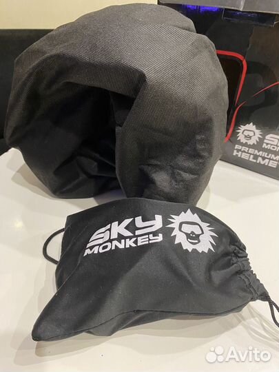 Горнолыжный шлем с очками