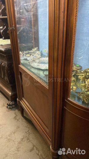 Витрина. Шкаф. Винтажная мебель. Антиквариат