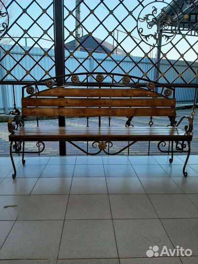 Кованная лавочка