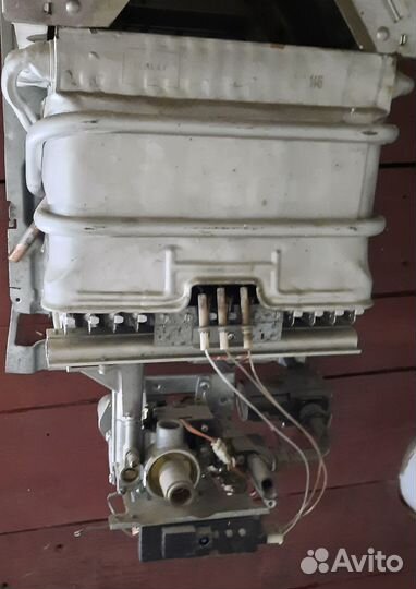 Продаю газовую колонку Vaillant на запчасти