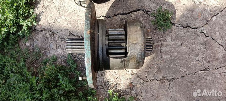 Полуось мтз,стаканы подшипников
