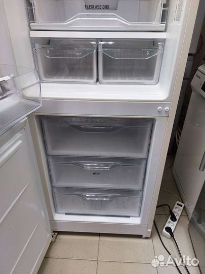 Холодильник Indesit Бежевый 185х60х60