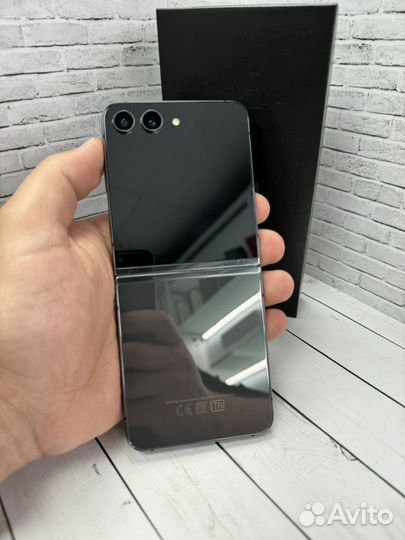 Samsung Galaxy Z Flip5, 8/256 ГБ