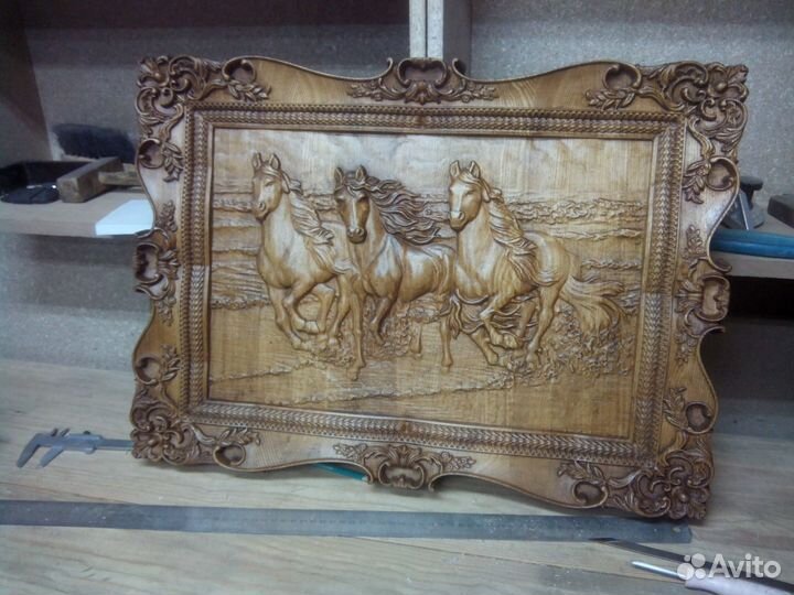 Панно из дерева