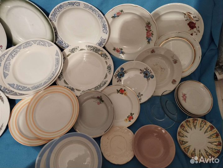 Тарелки и блюдца