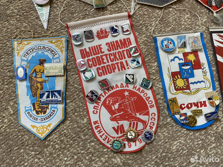 Вымпелы, значки