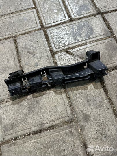 BMW Кронштейн порога 51778069383