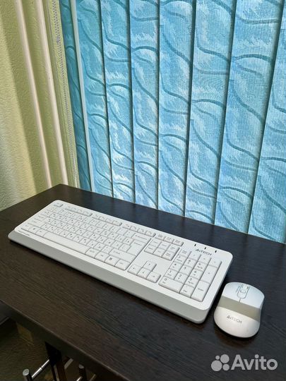 Комплект мышь+клавиатура беспроводная белая