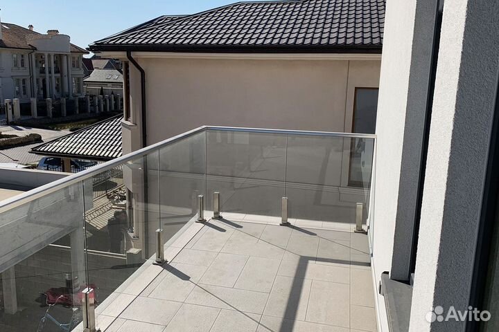 Стеклянное ограждение для балкона