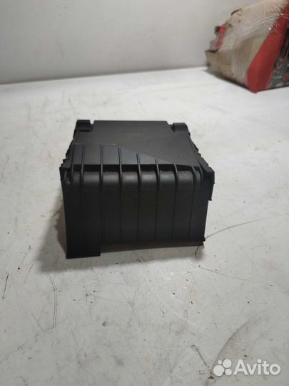 Крышка Блока предохранителей VAG A5 B6 B7 Tiguan