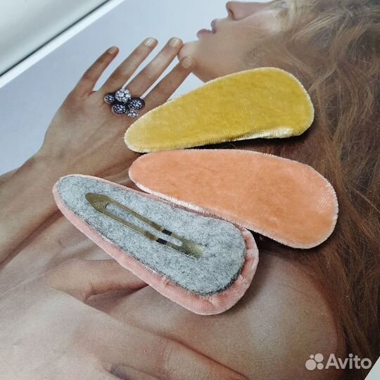 Бархатная цветная заколка