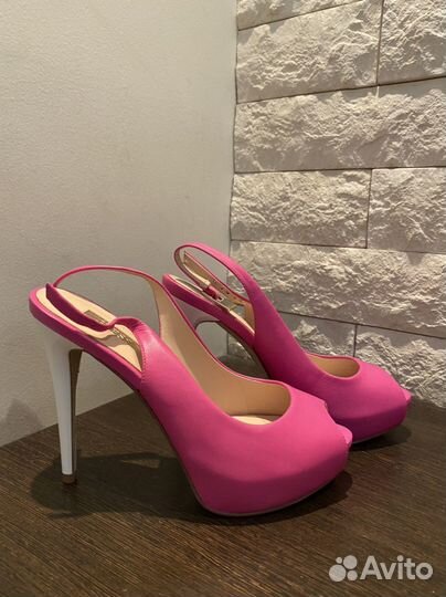 Босоножки guess