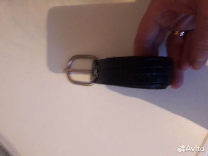 Мужской кожаный ремень черный