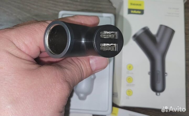 Автомобильное зарядное устройство baseus