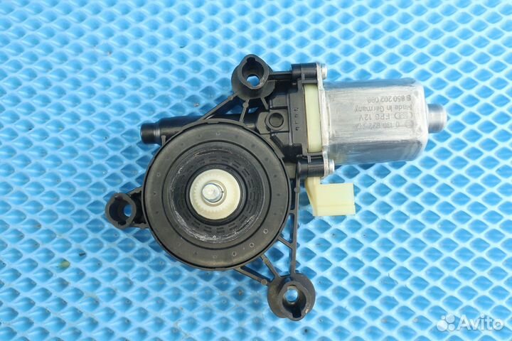 Мотор стеклоподъемника перед левый Skoda Superb 3