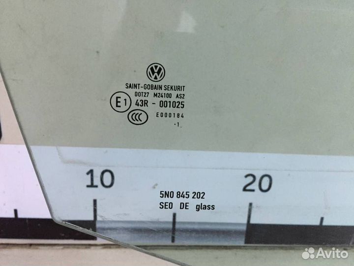 Стекло двери передней правой Volkswagen Tiguan 5N2
