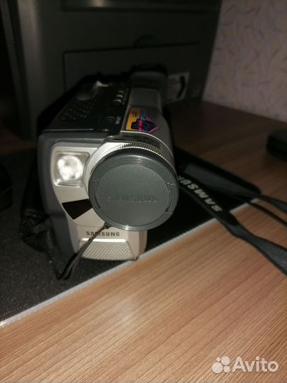 Видеокамера Samsung VP-W87