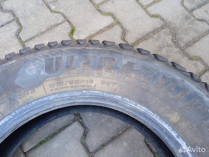 Goodyear UltraGrip 215/65 R16