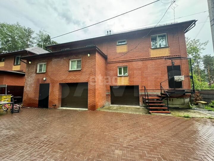 Таунхаус 191 м² на участке 4,3 сот.