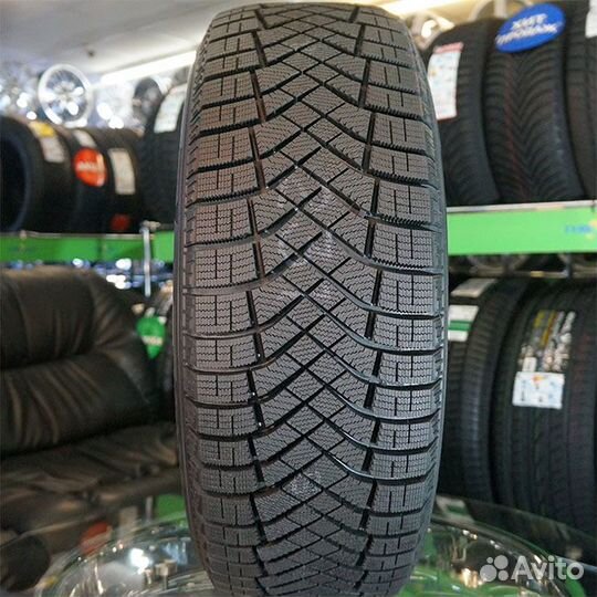 Pirelli Ice Zero FR 205/50 R17
