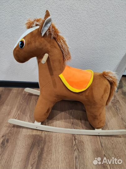 Детская лошадка-качалка