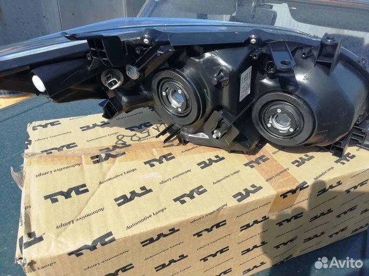 Фара Toyota Corolla 150 левая (новая)