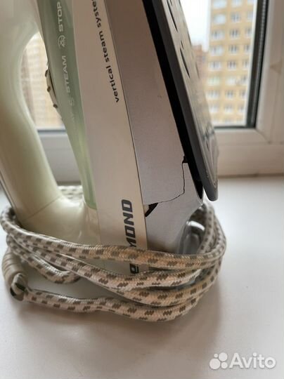 Утюг Redmond RI-C205