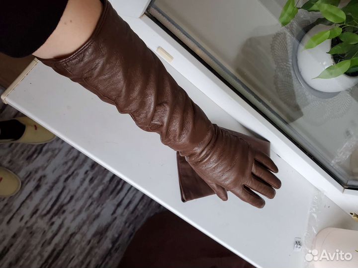 Длинные кожаные перчатки