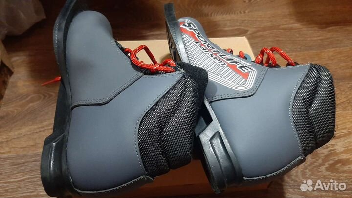 Лыжные ботинки