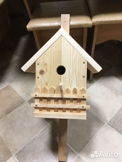 Кормушки для птиц и скворечники