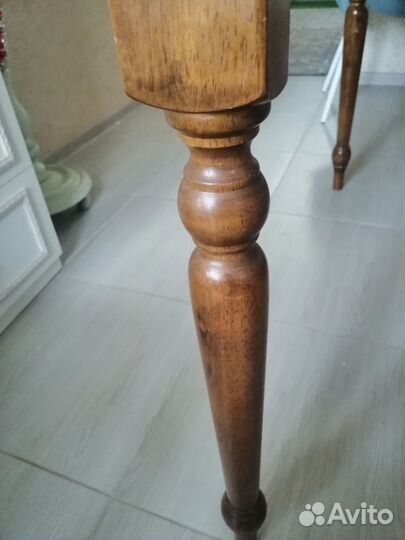 Стол обеденный из массива