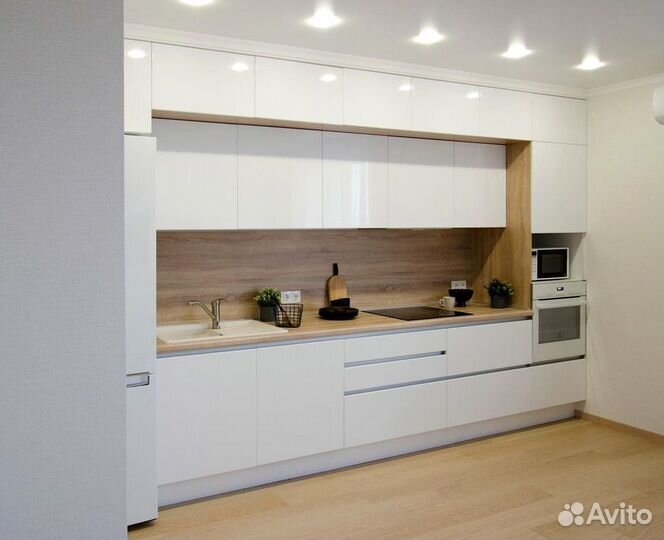 Прямая кухня в потолок. Кухонный гарнитур на заказ