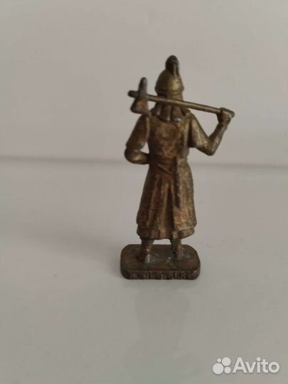 Коллекционная фигурка воин киндер Ferrero